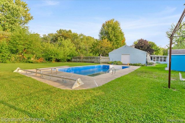 21769 Ulrich Street, Clinton Charter Township, MI 48036