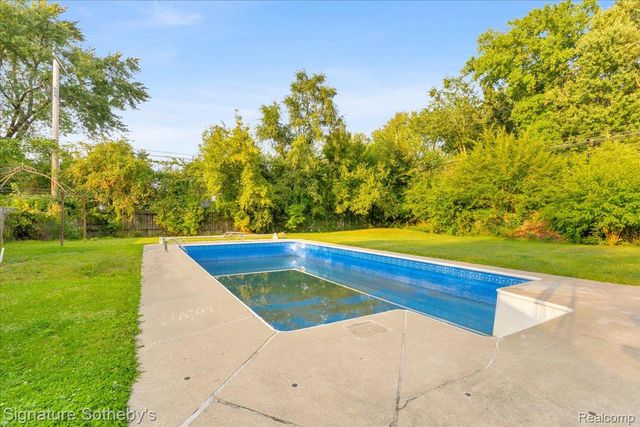 21769 Ulrich Street, Clinton Charter Township, MI 48036