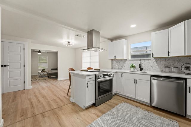 709 E Gandy Street, Denison, TX 75021