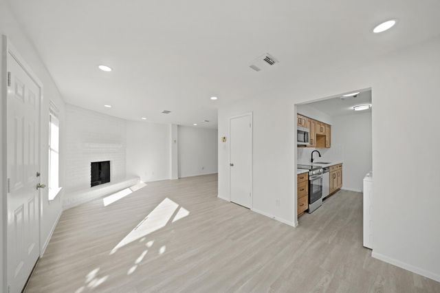 7949 Ellinger Lane, Houston, TX 77040