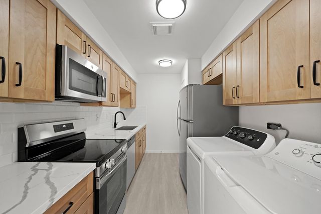 7949 Ellinger Lane, Houston, TX 77040