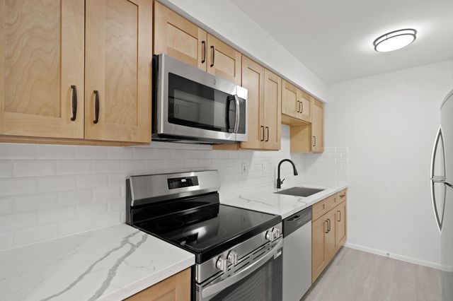 7949 Ellinger Lane, Houston, TX 77040