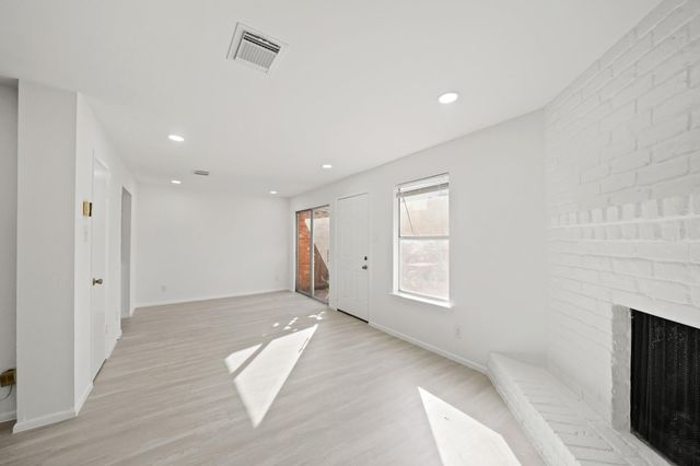 7949 Ellinger Lane, Houston, TX 77040