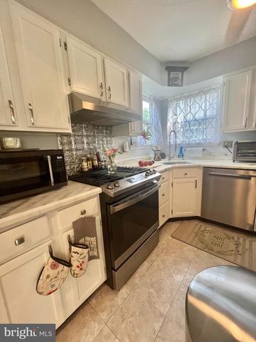 106 E WILLIAMS AVE, Barrington, NJ 08007
