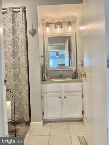106 E WILLIAMS AVE, Barrington, NJ 08007