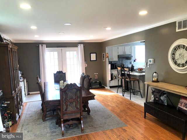 106 E WILLIAMS AVE, Barrington, NJ 08007