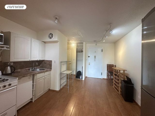 15038 Union Tpke Apt 1N, New York City, NY 11367