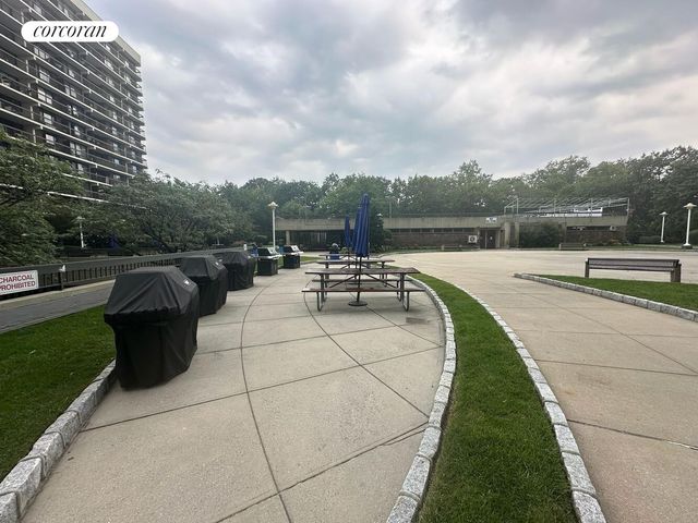 15038 Union Tpke Apt 1N, New York City, NY 11367