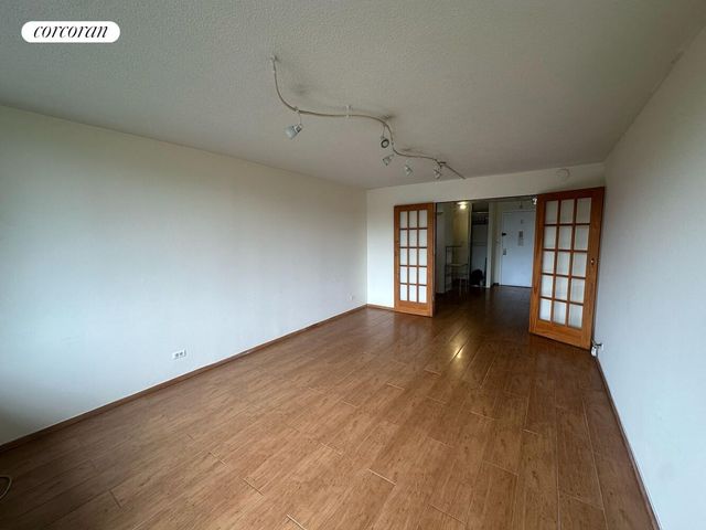 15038 Union Tpke Apt 1N, New York City, NY 11367