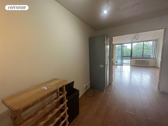15038 Union Tpke Apt 1N, New York City, NY 11367