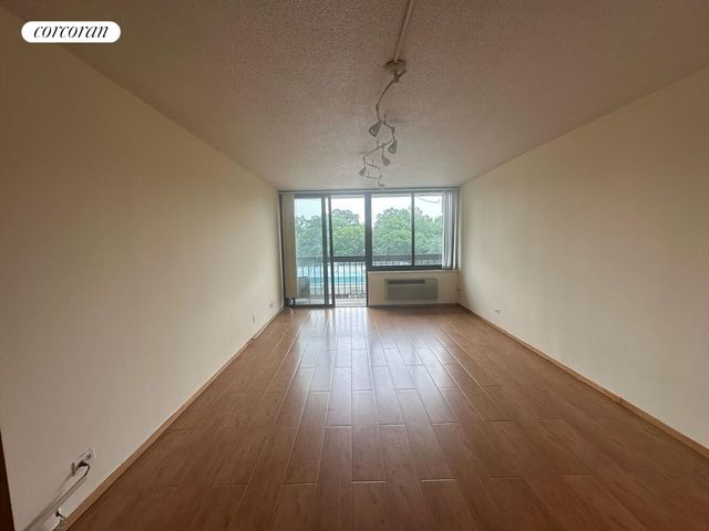 15038 Union Tpke Apt 1N, New York City, NY 11367