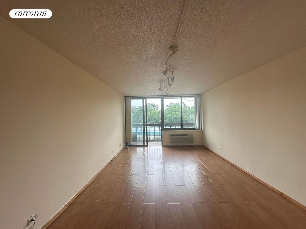 15038 Union Tpke Apt 1N, New York City, NY 11367