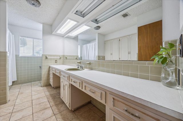 1500 S Main ST, Taylor, TX 76574