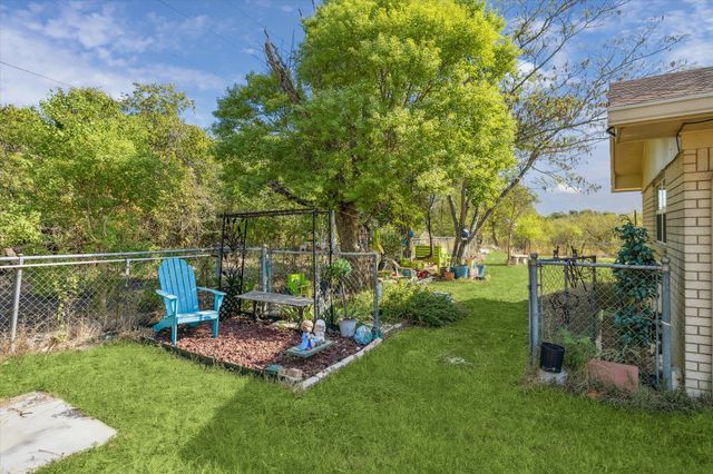 1500 S Main ST, Taylor, TX 76574