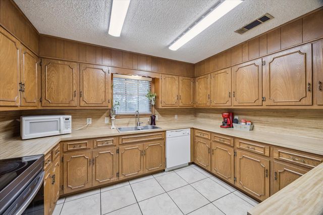 1500 S Main ST, Taylor, TX 76574