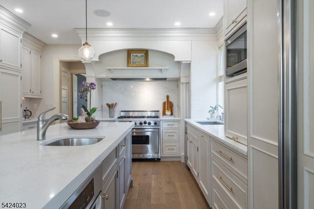 39 Oak Ridge Ave, Summit City, NJ 07901