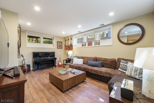 39 Oak Ridge Ave, Summit City, NJ 07901