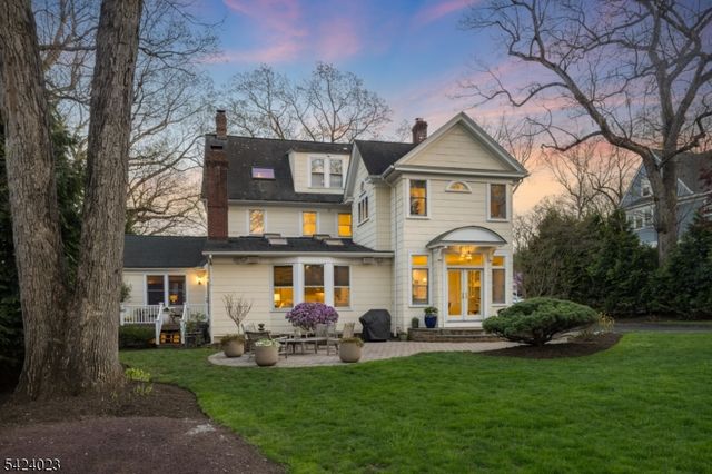 39 Oak Ridge Ave, Summit City, NJ 07901