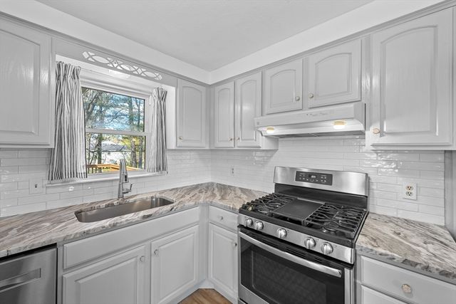 3 Lark Dr, Hudson, MA 01749