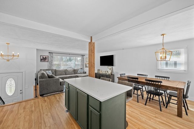 3 Lark Dr, Hudson, MA 01749