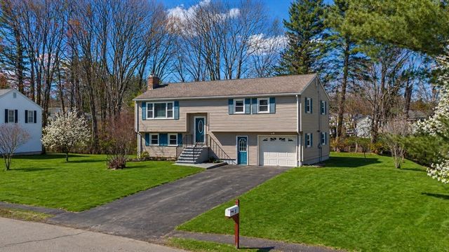 3 Lark Dr, Hudson, MA 01749