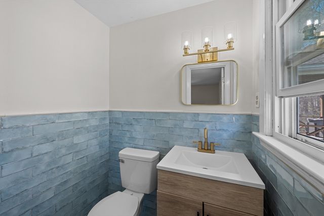 3 Lark Dr, Hudson, MA 01749