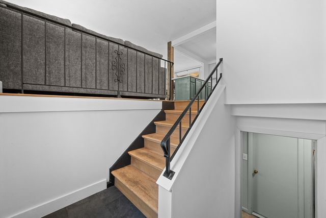 3 Lark Dr, Hudson, MA 01749