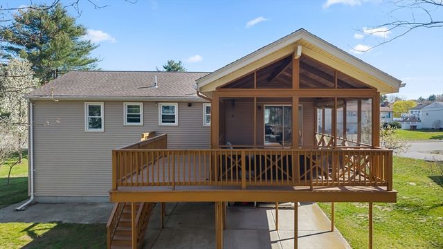 3 Lark Dr, Hudson, MA 01749