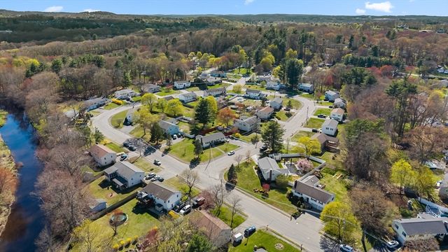 3 Lark Dr, Hudson, MA 01749