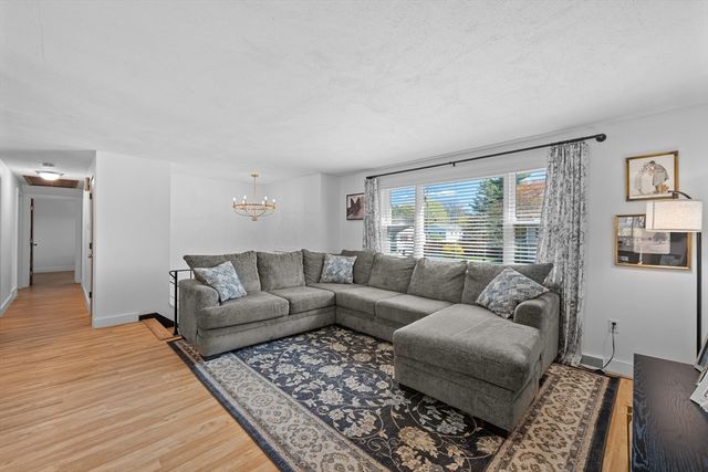 3 Lark Dr, Hudson, MA 01749