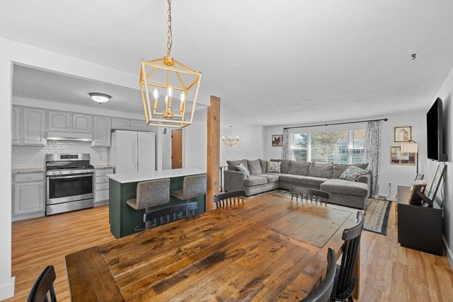 3 Lark Dr, Hudson, MA 01749