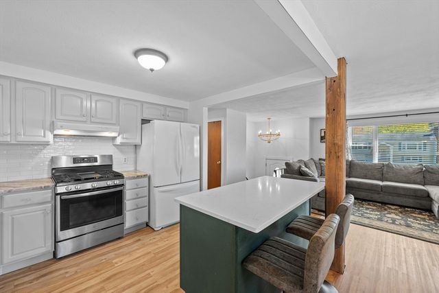 3 Lark Dr, Hudson, MA 01749