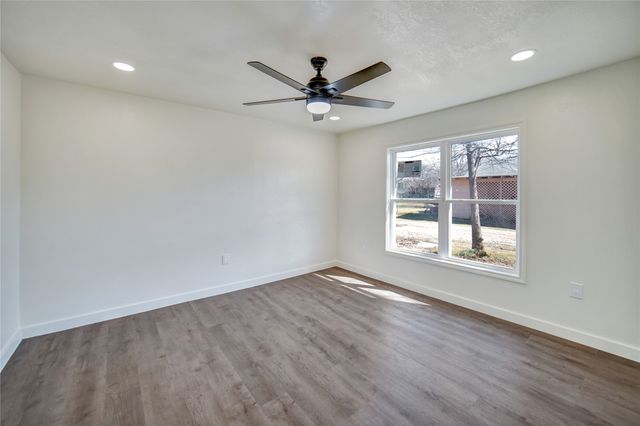 402 W College, Jacksboro, TX 76458