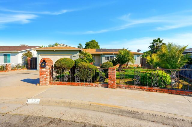 1273 Bundy Avenue, Clovis, CA 93611