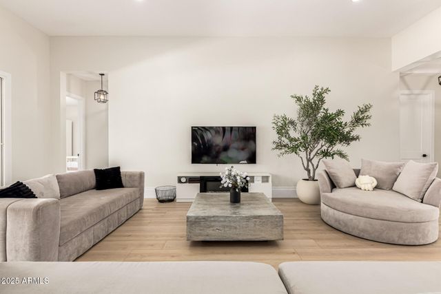 37227 N 11TH Avenue, Phoenix, AZ 85086