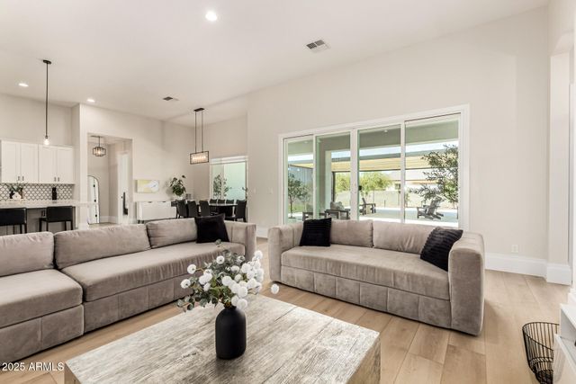 37227 N 11TH Avenue, Phoenix, AZ 85086