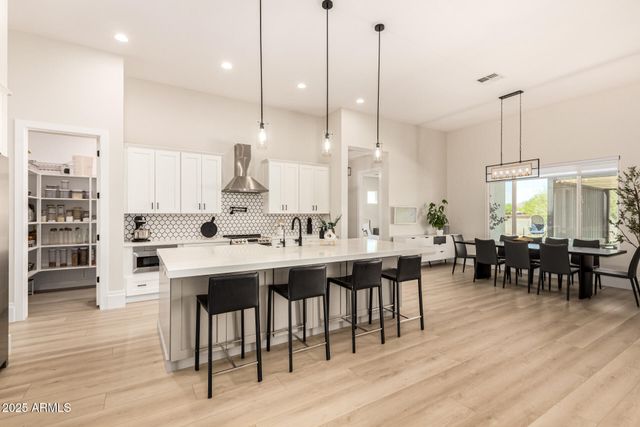 37227 N 11TH Avenue, Phoenix, AZ 85086