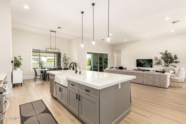 37227 N 11TH Avenue, Phoenix, AZ 85086