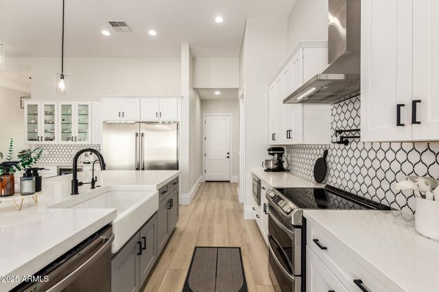 37227 N 11TH Avenue, Phoenix, AZ 85086