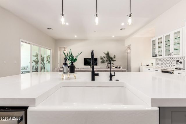 37227 N 11TH Avenue, Phoenix, AZ 85086