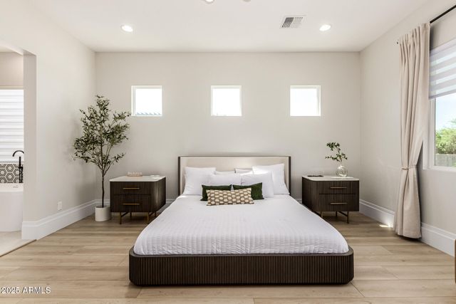 37227 N 11TH Avenue, Phoenix, AZ 85086