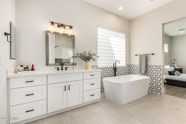 37227 N 11TH Avenue, Phoenix, AZ 85086