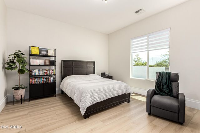 37227 N 11TH Avenue, Phoenix, AZ 85086