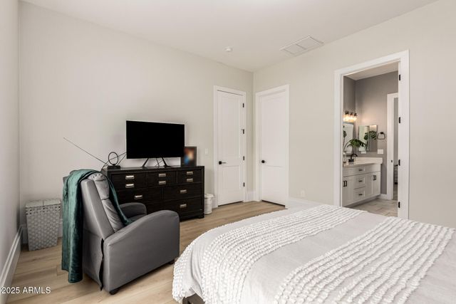 37227 N 11TH Avenue, Phoenix, AZ 85086