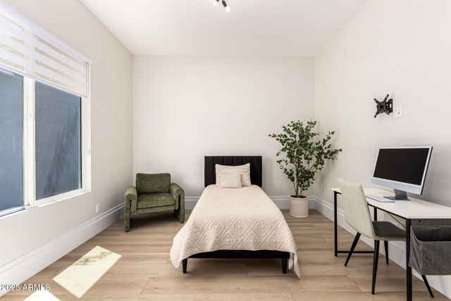 37227 N 11TH Avenue, Phoenix, AZ 85086