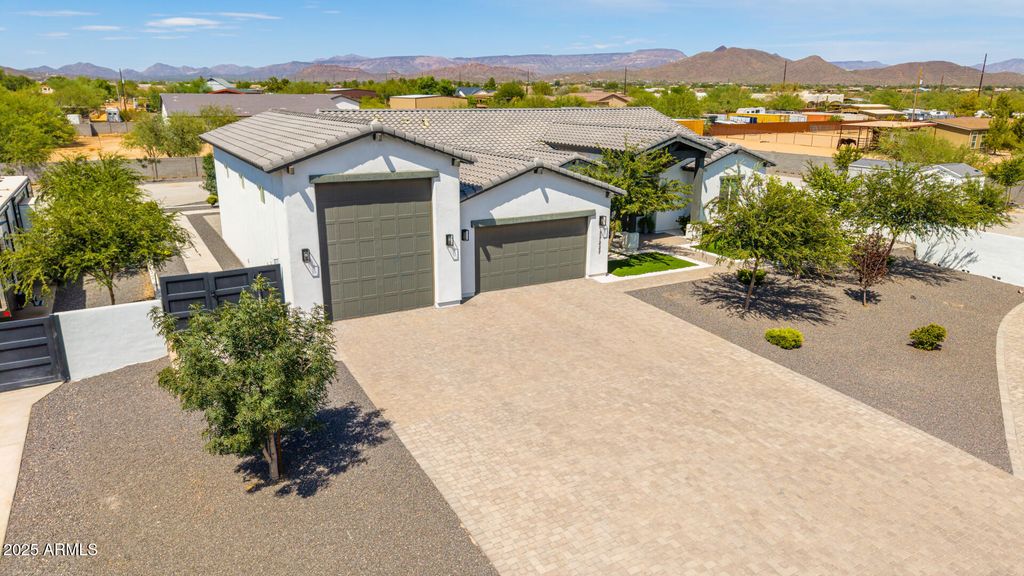 37227 N 11TH Avenue, Phoenix, AZ 85086