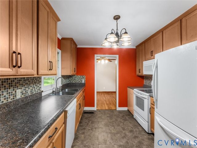 11592 Cedar Ln, Ashland, VA 23005