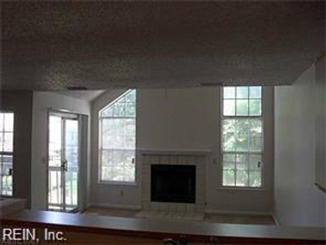 784 Windbrook Cir Apt 201, Newport News, VA 23602