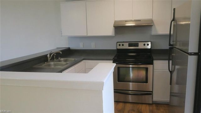 784 Windbrook Cir Apt 201, Newport News, VA 23602