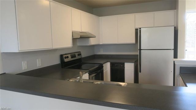 784 Windbrook Cir Apt 201, Newport News, VA 23602